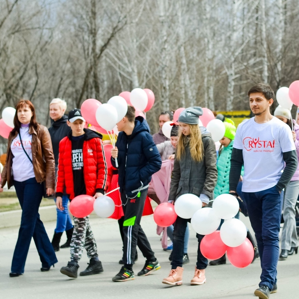 Первомайская демонстрация с учениками школы танцев
